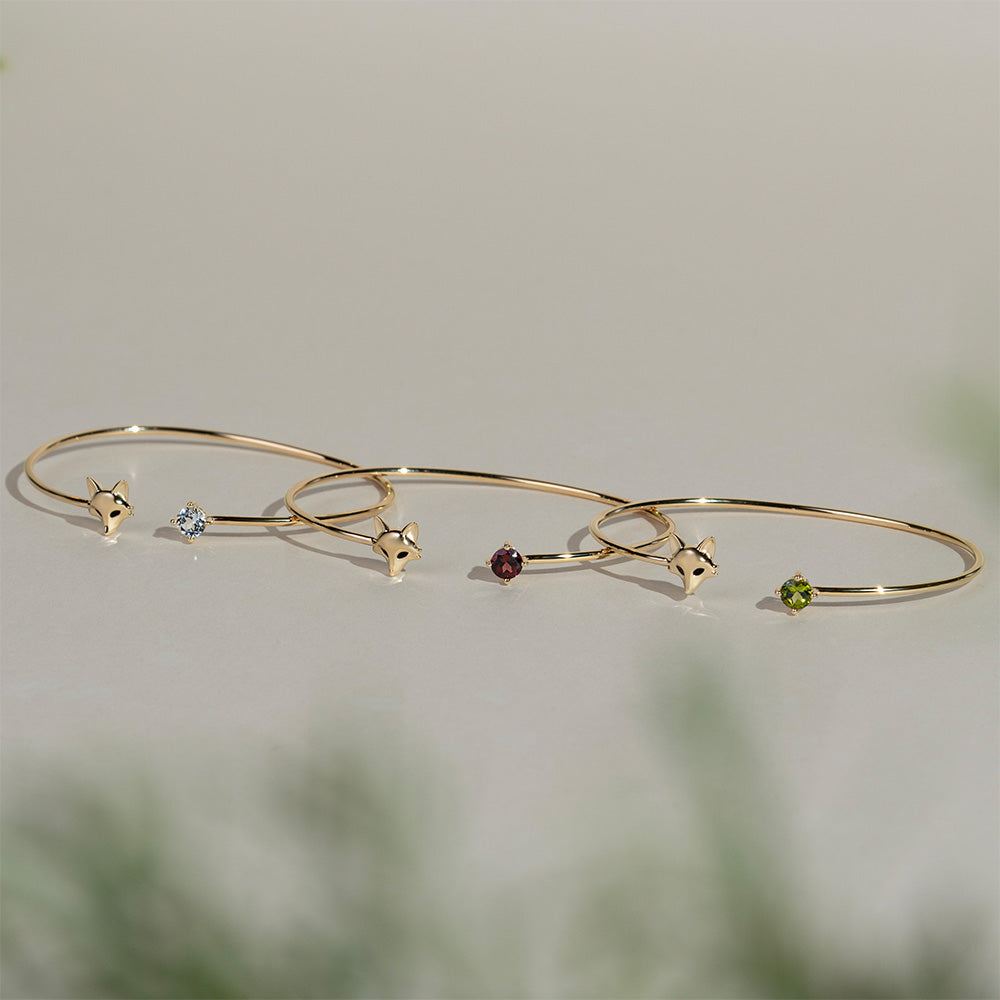 gardenia-garnet-fox-bangle-in-9ct-yellow-gold-135b0050049 Flatlay