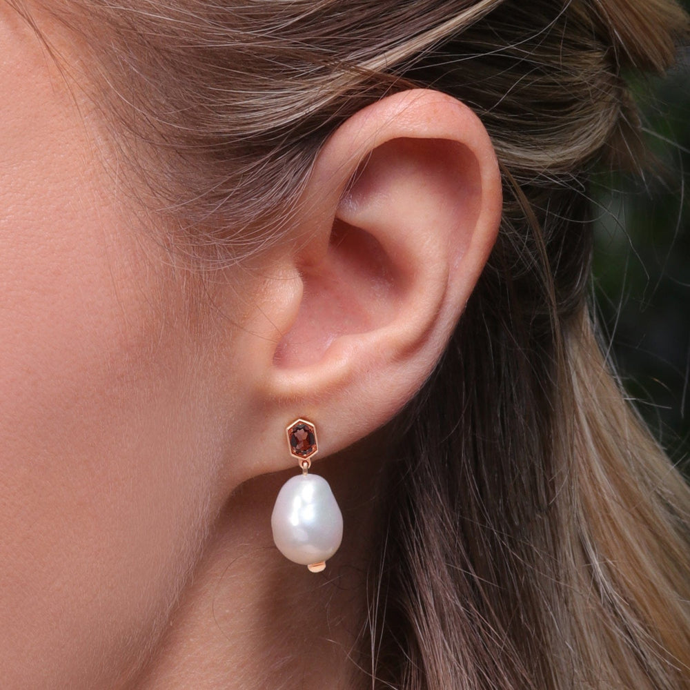 270E030508925 Modern Baroque Pearl & Garnet Drop Earrings in Rose Gold Plated Silver 2